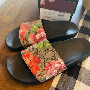 Authentic size 10 Gucci floral slides.